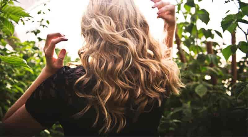 curl hair with a straightener